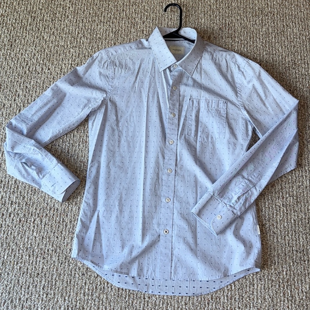 Light blue 100% cotton button down 7 Diamonds size small